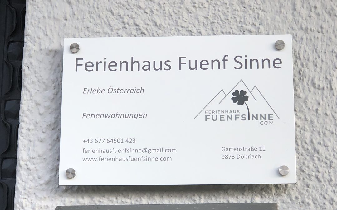 Nieuw naambord voor Ferienhaus Fuenf Sinne