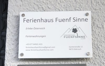 Nieuw naambord voor Ferienhaus Fuenf Sinne